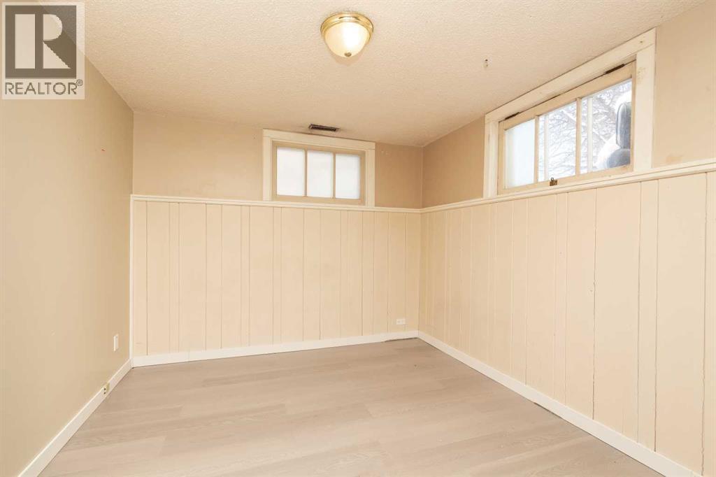 
          920 13 Street South
            <br/>
            <span>Lethbridge</span>
            , 
            <span>AB</span>
             <span>T1J2X2</span>
         - Photo 21