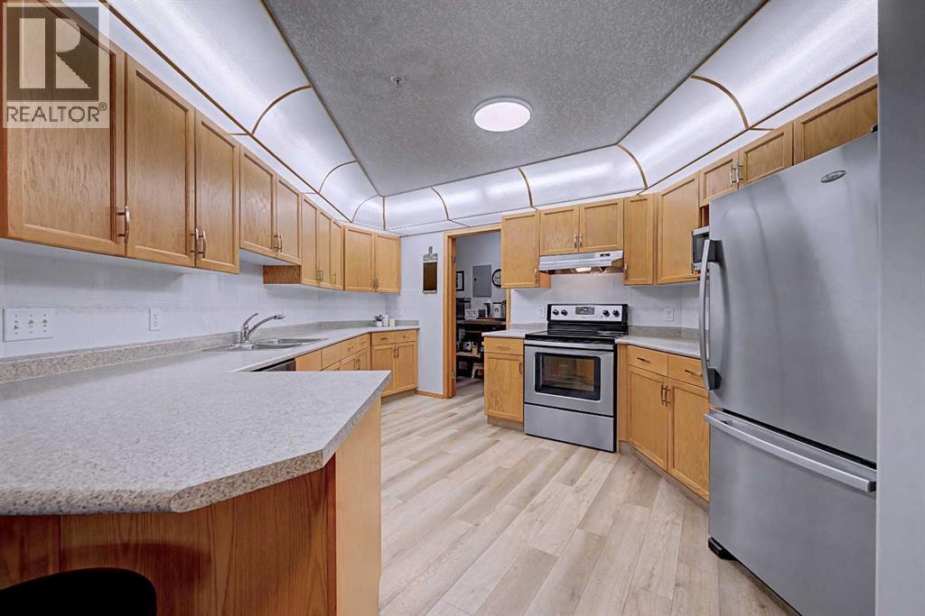 Single Family House for Sale in   Sierra Morena Boulevard SW Signal Hill Calgary 