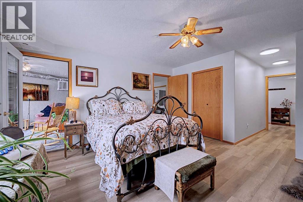 Single Family House for Sale in   Sierra Morena Boulevard SW Signal Hill Calgary 