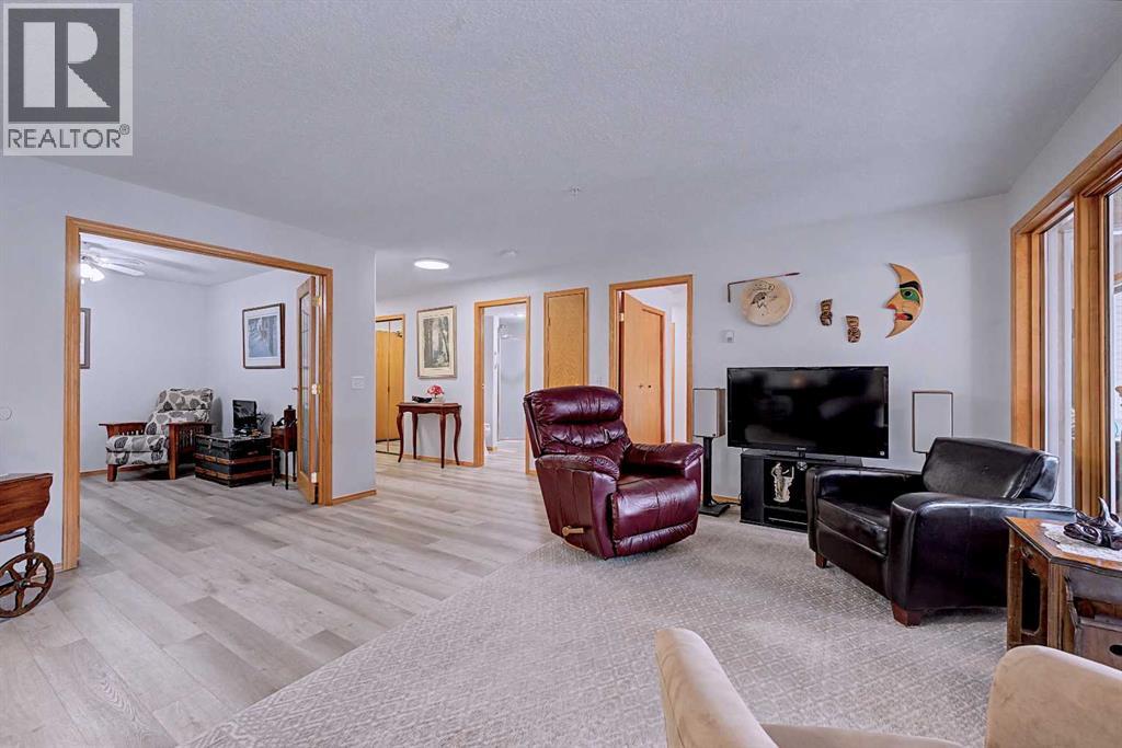 Single Family House for Sale in   Sierra Morena Boulevard SW Signal Hill Calgary 