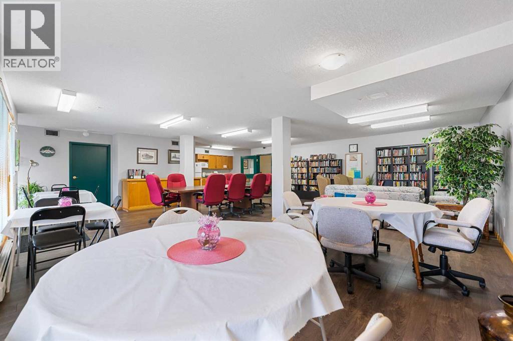 Single Family House for Sale in   Sierra Morena Boulevard SW Signal Hill Calgary 