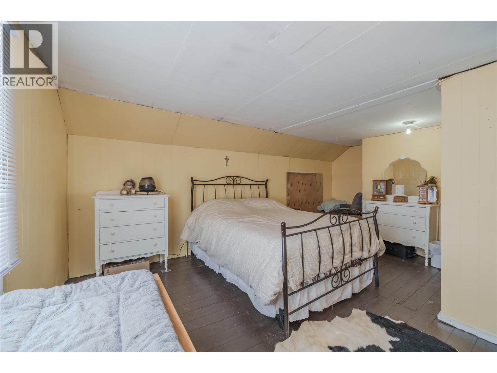 307 SMITH AVENUE - 17