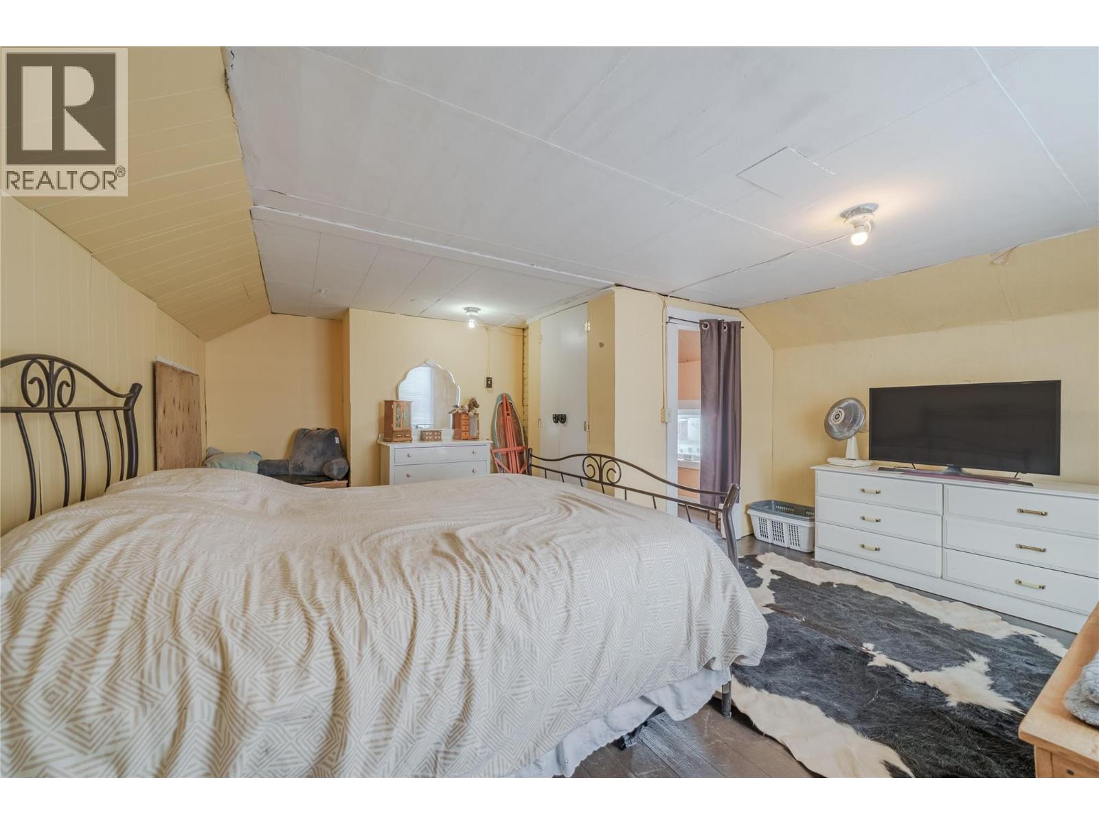 307 SMITH AVENUE - 18