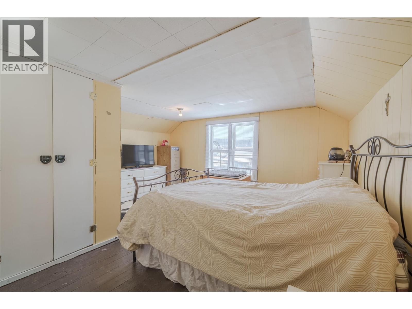 307 SMITH AVENUE - 19