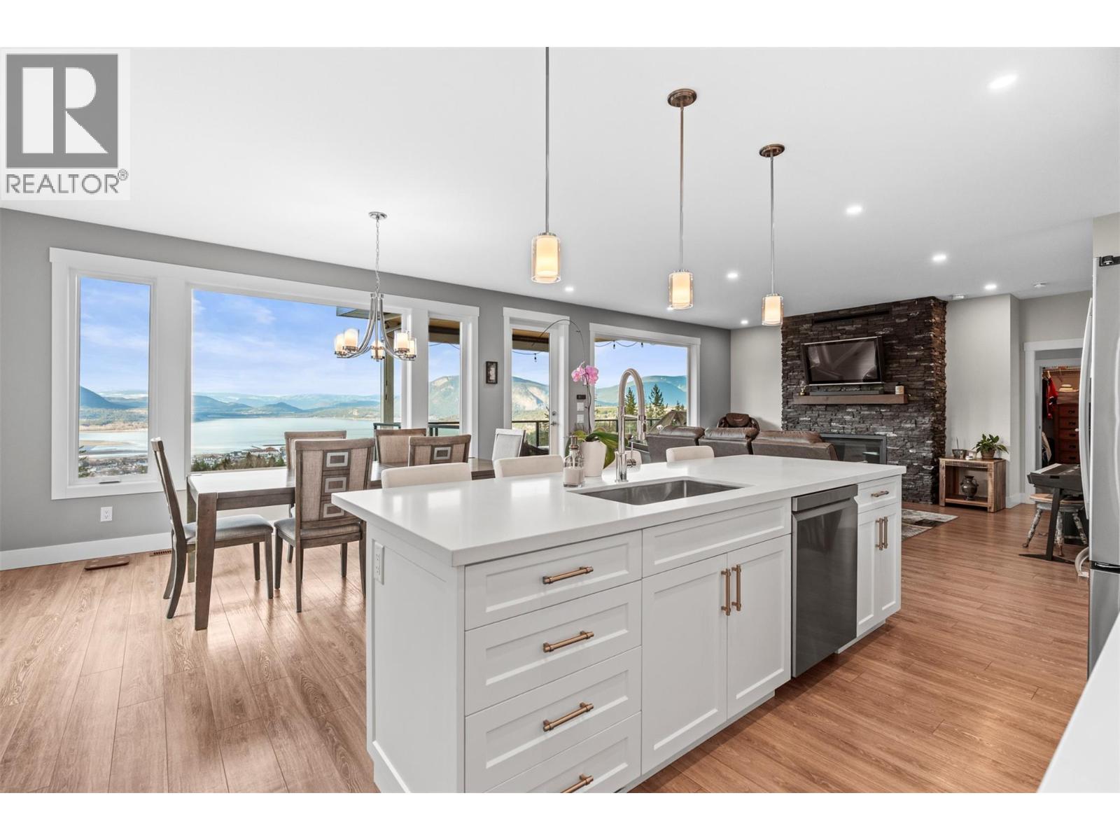  1021 17 Avenue Southeast, Salmon Arm