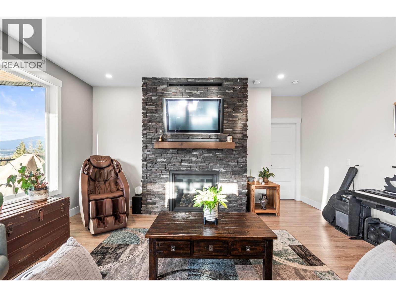  1021 17 Avenue Southeast, Salmon Arm