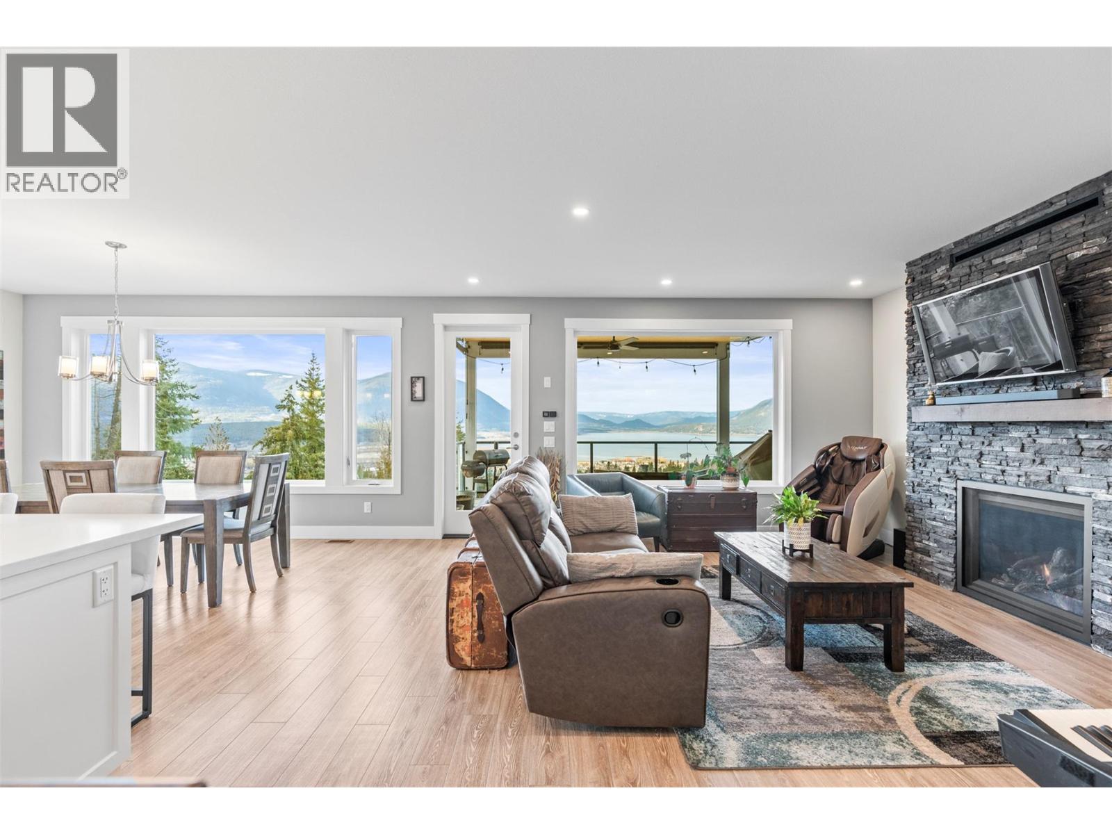  1021 17 Avenue Southeast, Salmon Arm