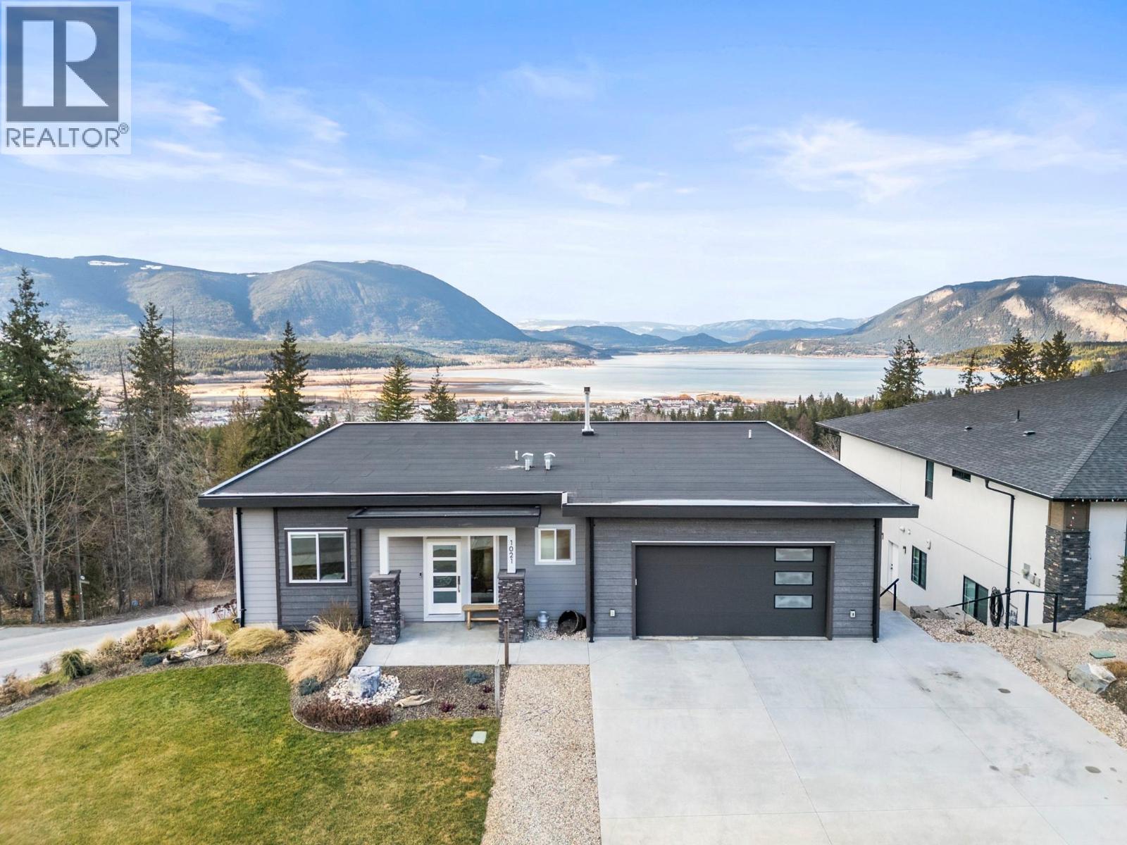  1021 17 Avenue Southeast, Salmon Arm