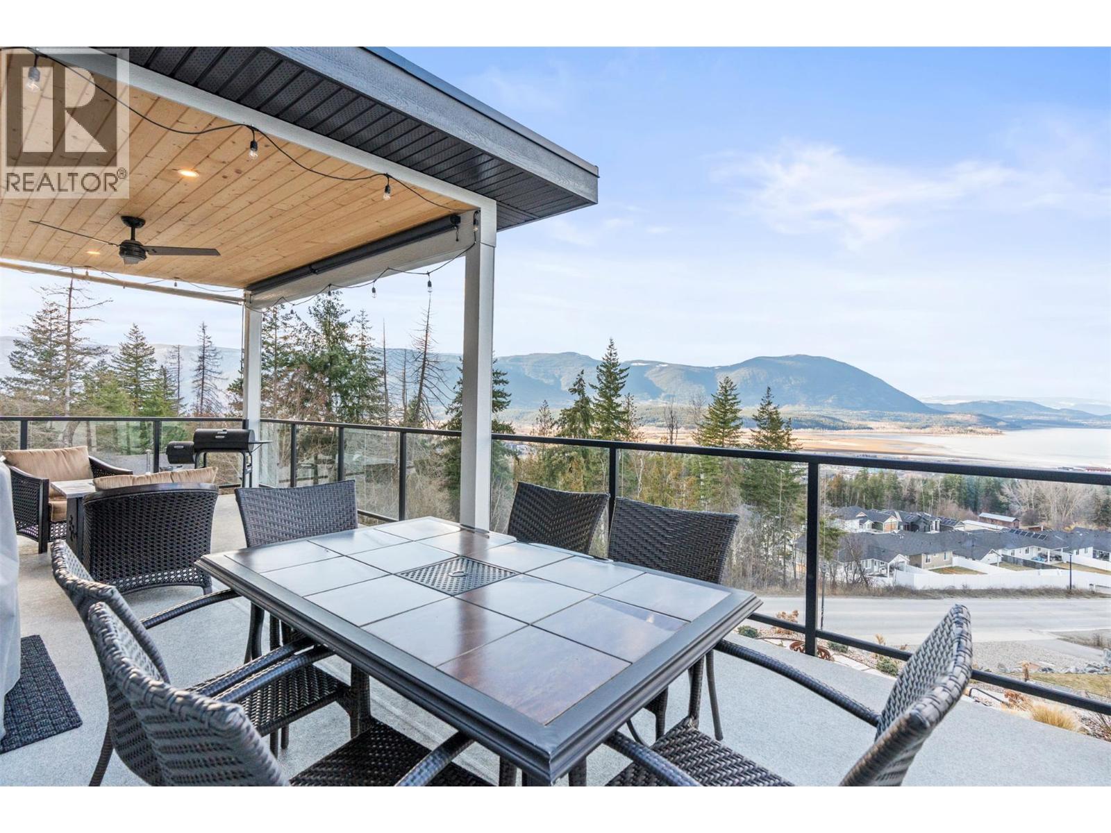  1021 17 Avenue Southeast, Salmon Arm