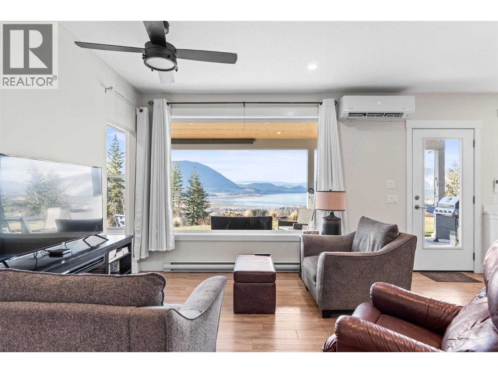  1021 17 Avenue Southeast, Salmon Arm