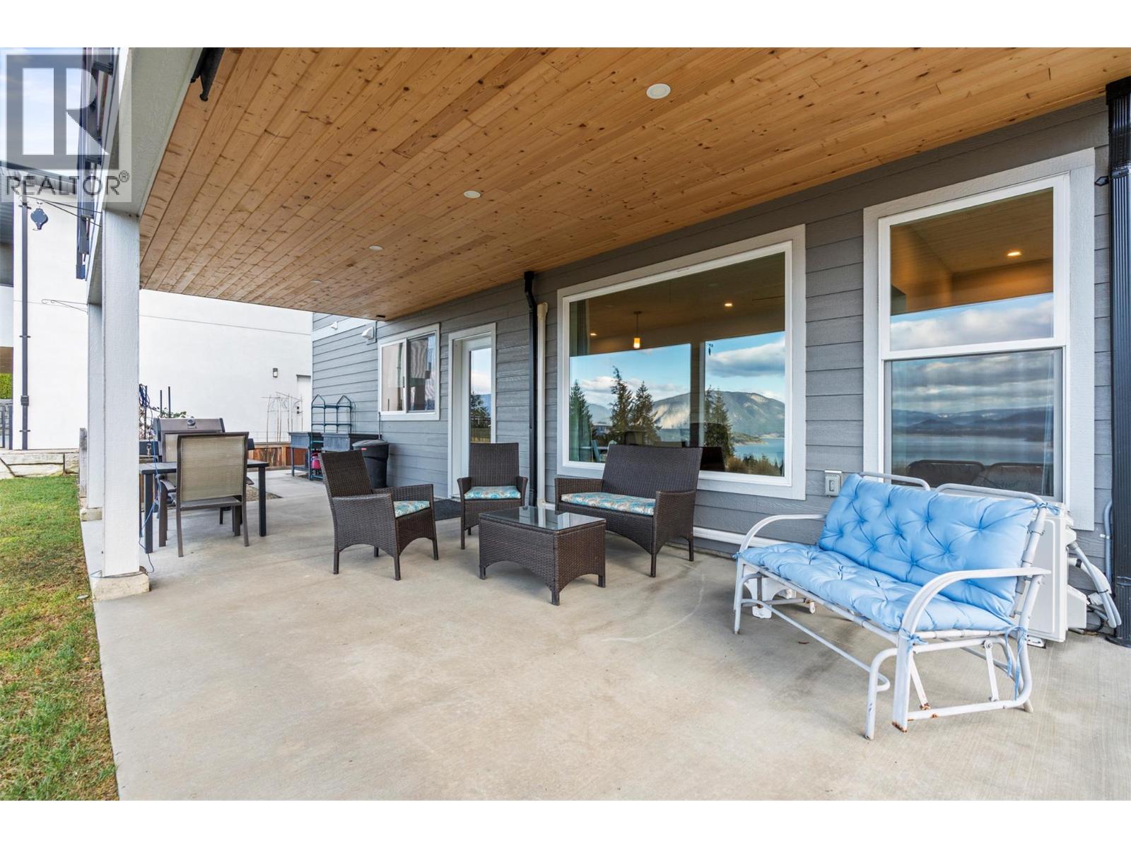  1021 17 Avenue Southeast, Salmon Arm