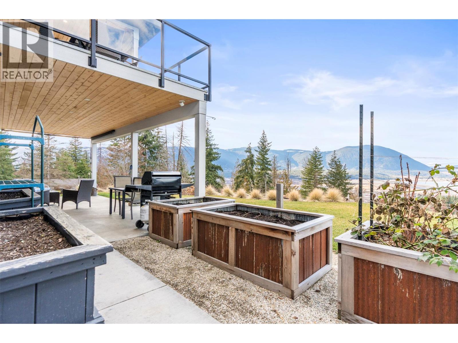  1021 17 Avenue Southeast, Salmon Arm