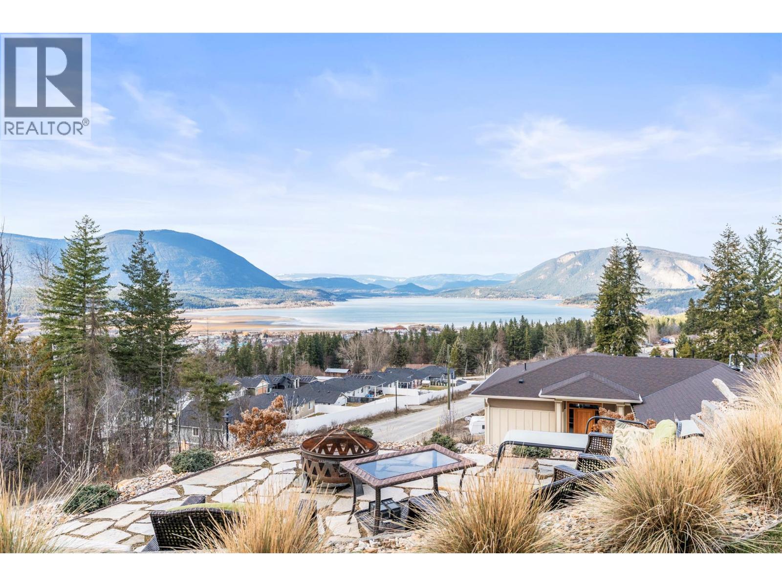  1021 17 Avenue Southeast, Salmon Arm