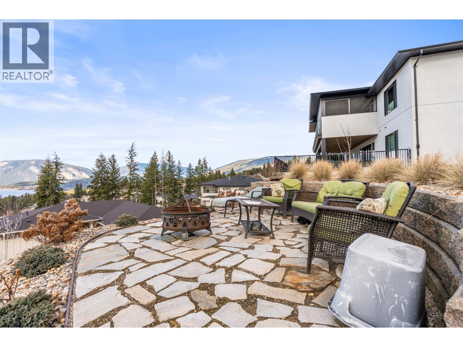  1021 17 Avenue Southeast, Salmon Arm