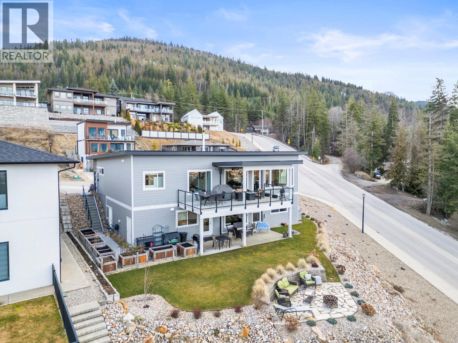  1021 17 Avenue Southeast, Salmon Arm