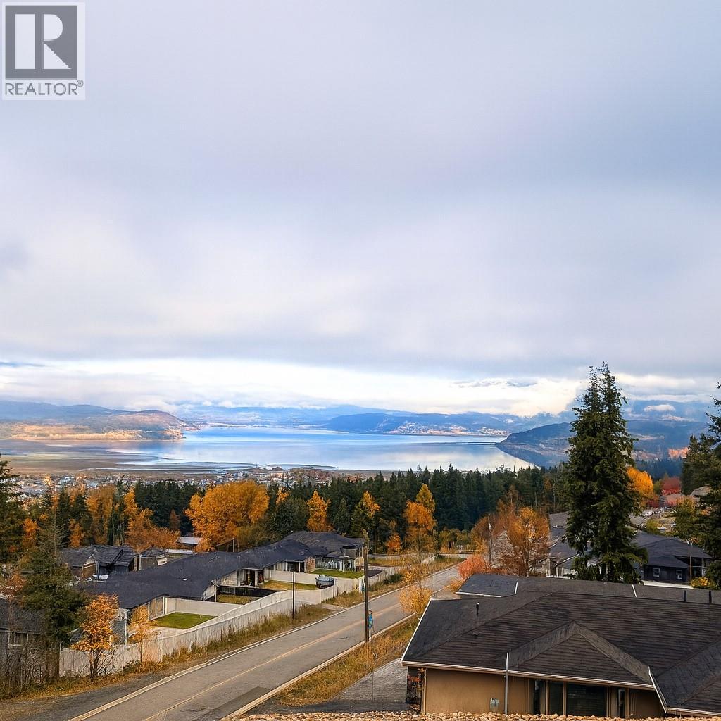  1021 17 Avenue Southeast, Salmon Arm
