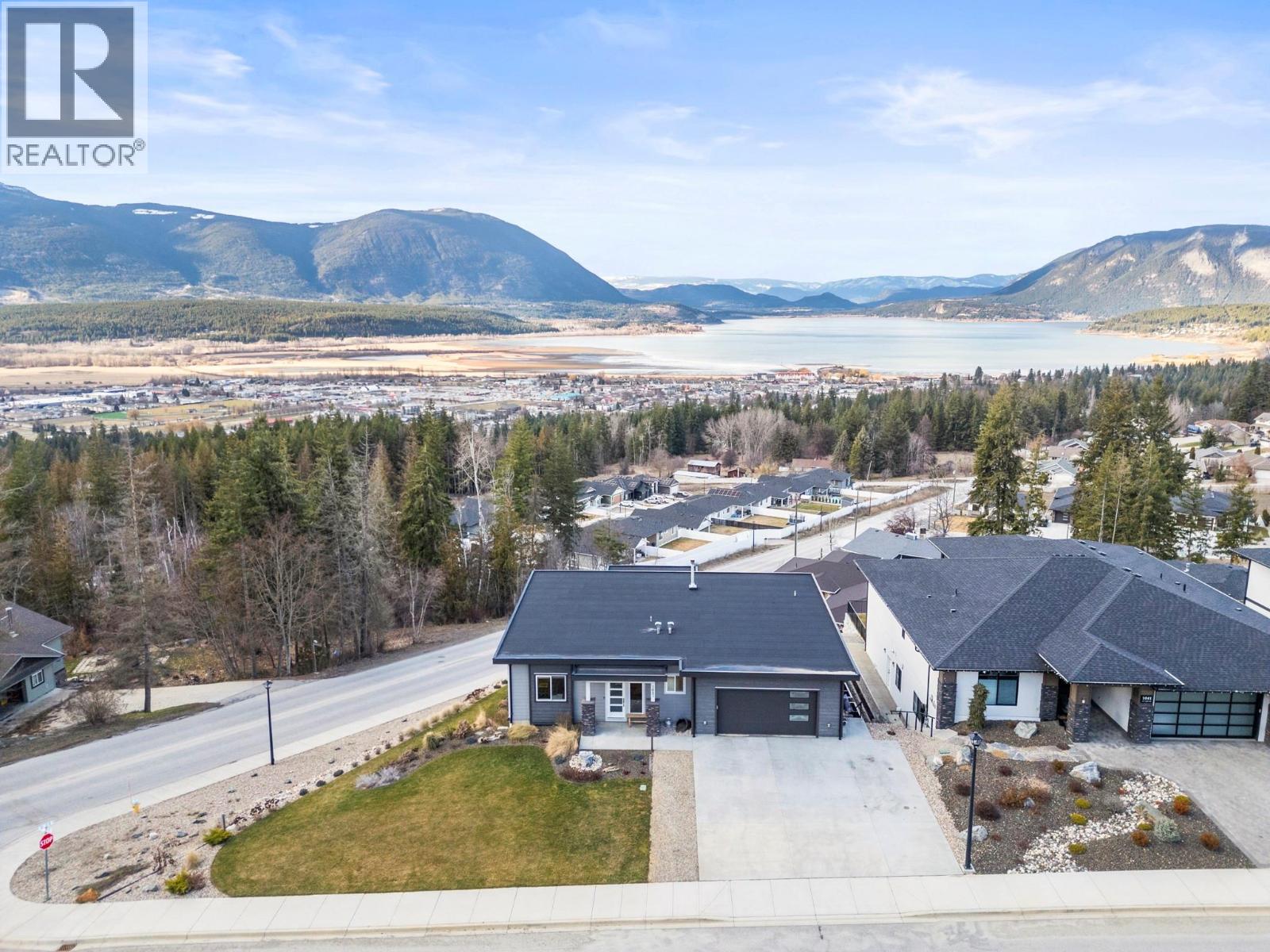  1021 17 Avenue Southeast, Salmon Arm