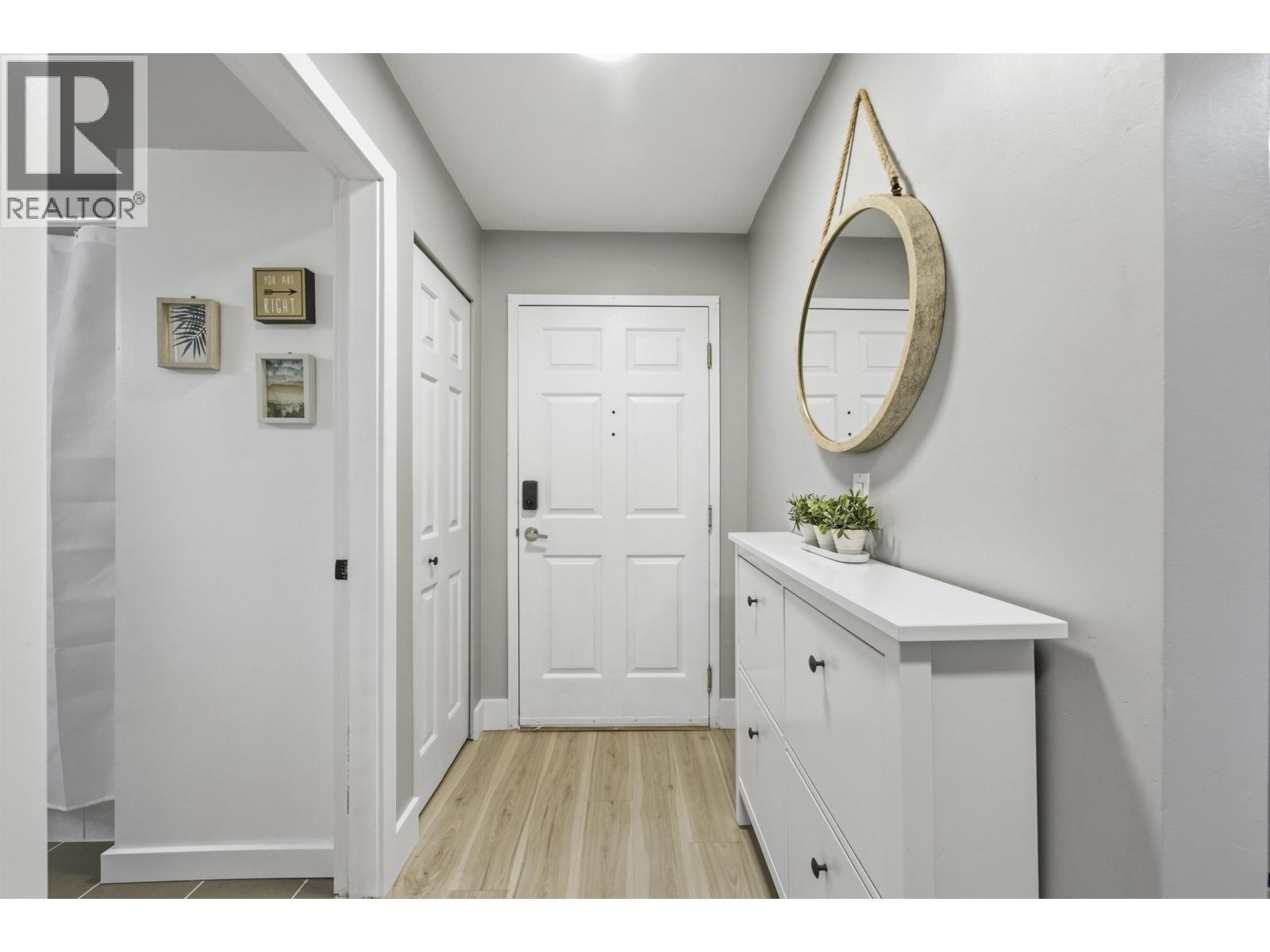 111 6820 RUMBLE Street - photo 2