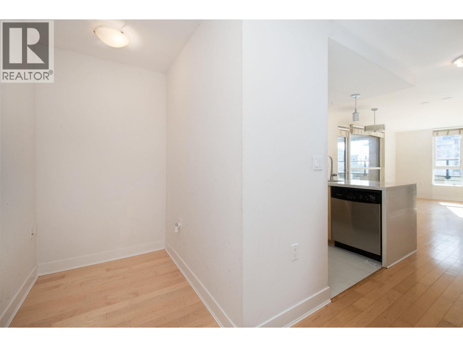 301 160 W 3RD STREET