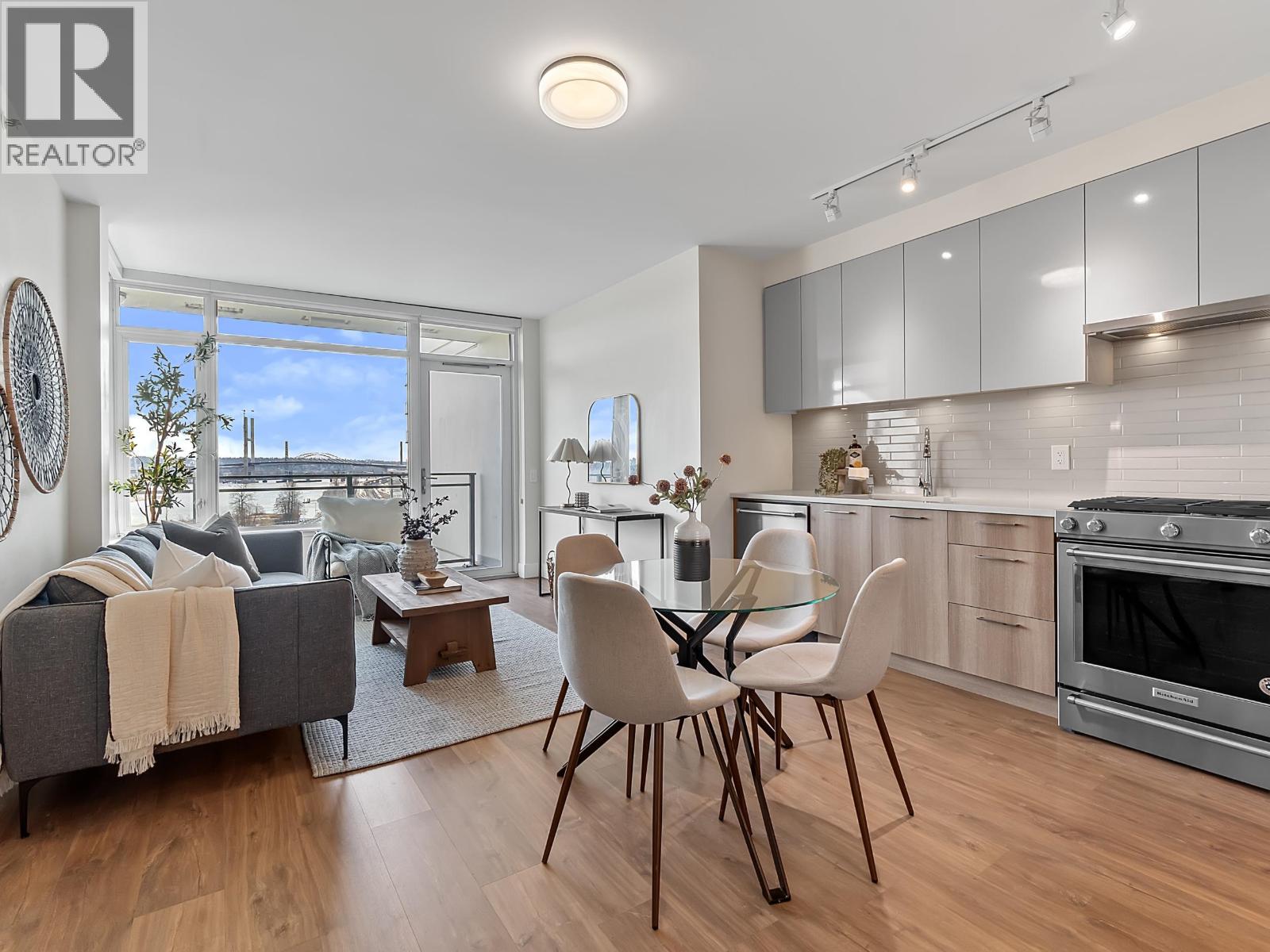 612 258 NELSON'S Court - main photo