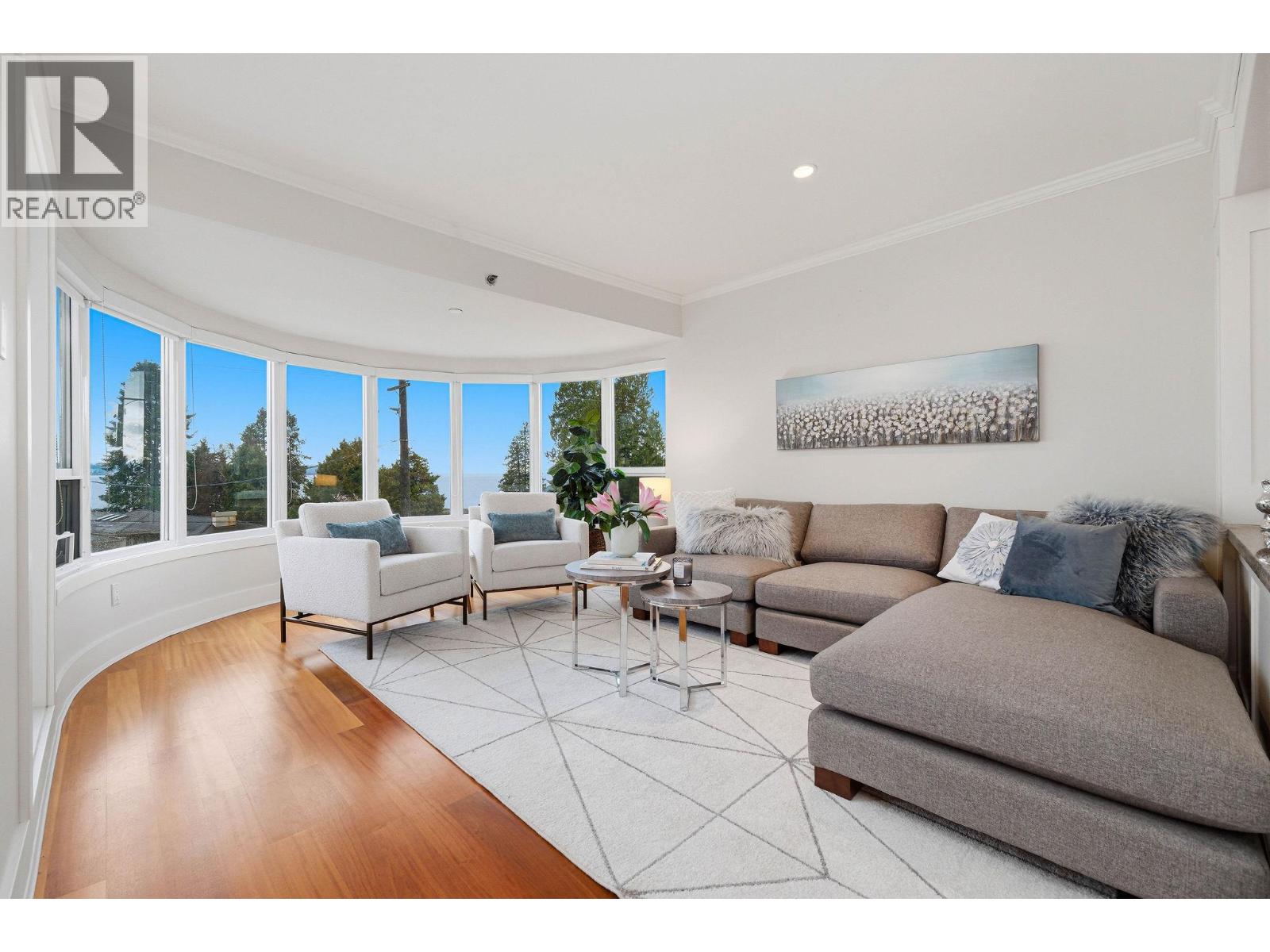 302 2455 BELLEVUE AVENUE, West Vancouver