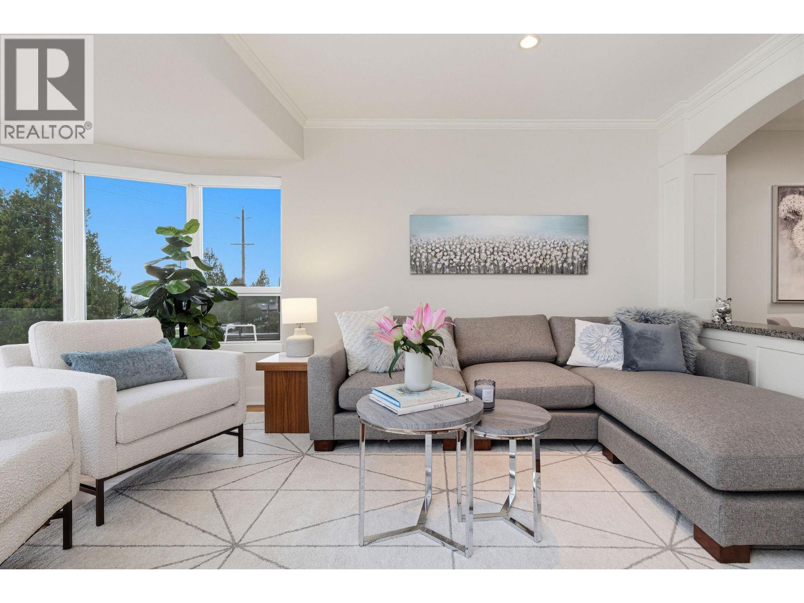 302 2455 BELLEVUE AVENUE, West Vancouver