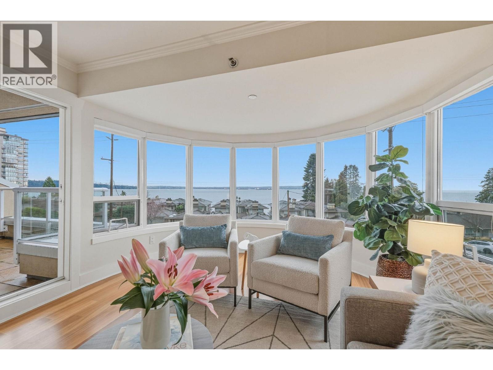 302 2455 BELLEVUE AVENUE, West Vancouver