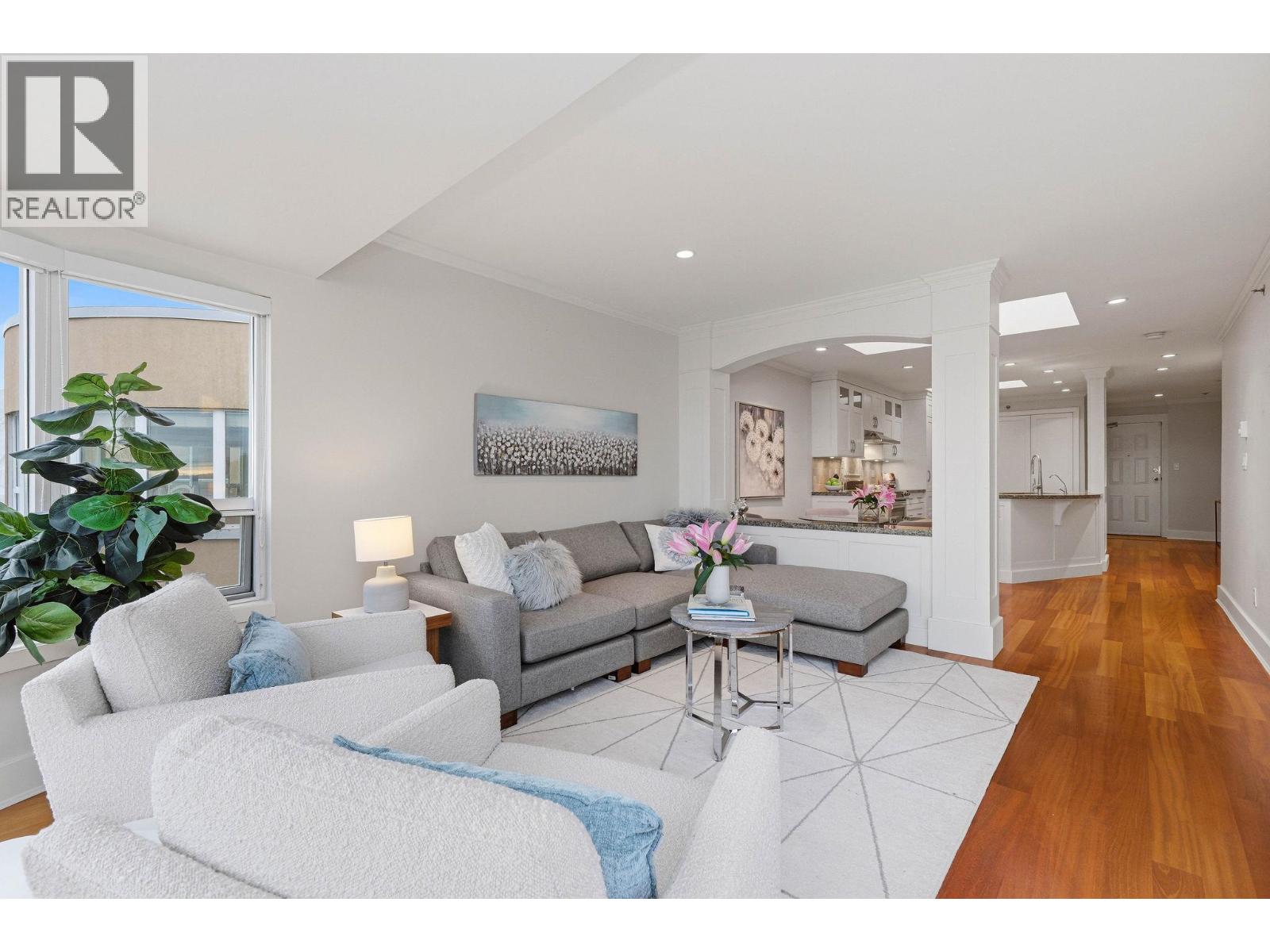 302 2455 BELLEVUE AVENUE, West Vancouver