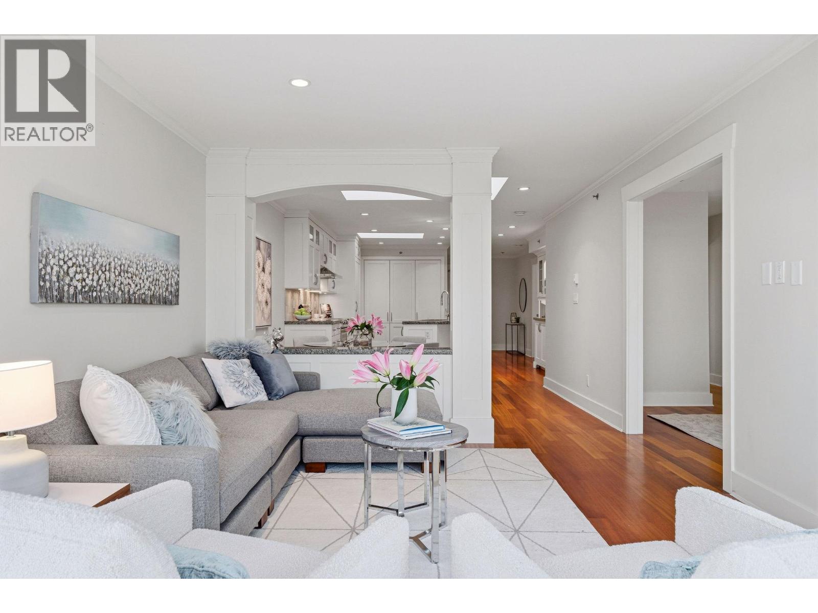 302 2455 BELLEVUE AVENUE, West Vancouver