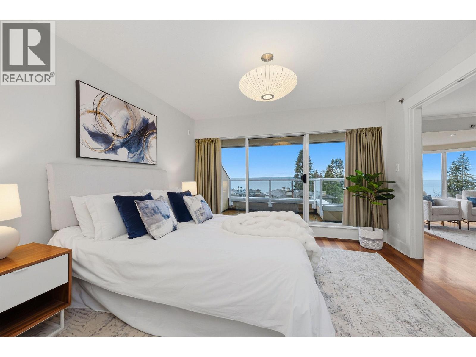 302 2455 BELLEVUE AVENUE, West Vancouver