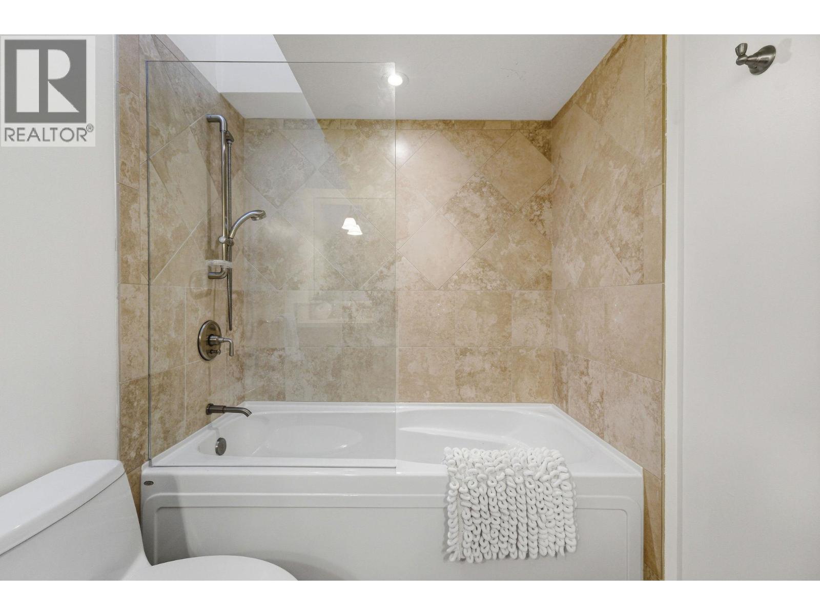 302 2455 BELLEVUE AVENUE, West Vancouver