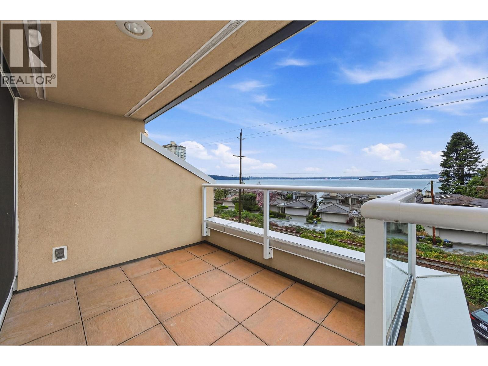 302 2455 BELLEVUE AVENUE, West Vancouver