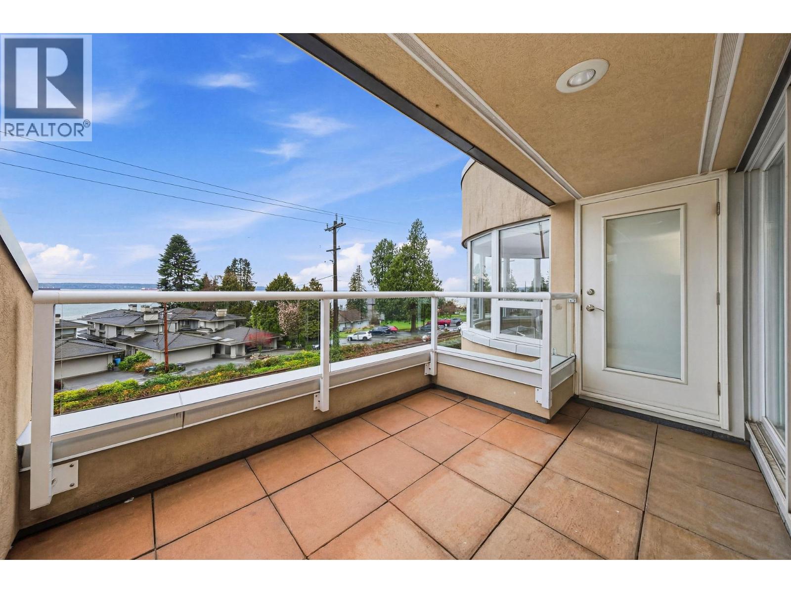 302 2455 BELLEVUE AVENUE, West Vancouver