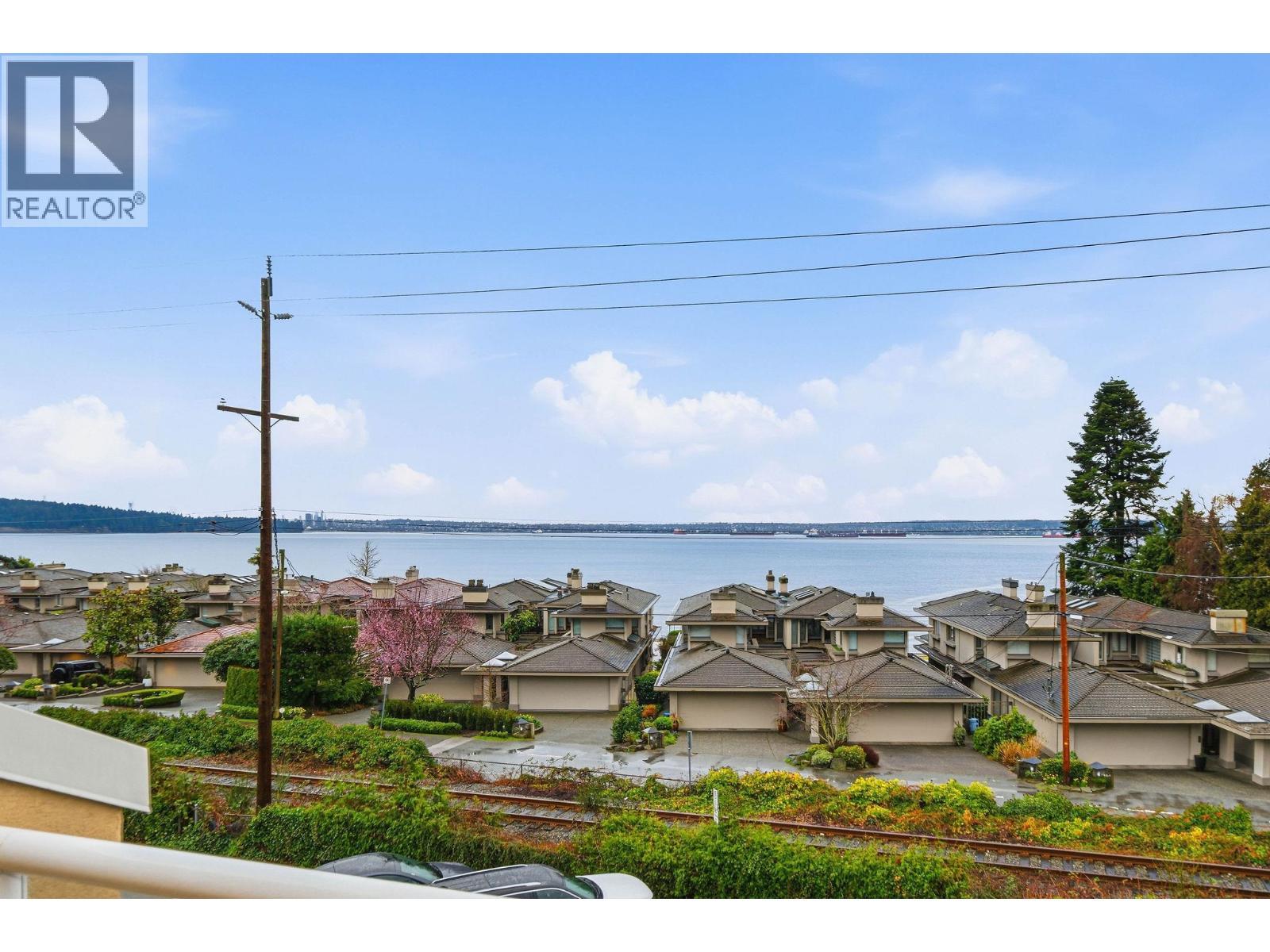 302 2455 BELLEVUE AVENUE, West Vancouver