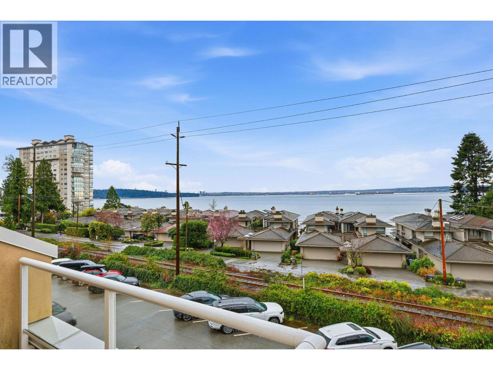 302 2455 BELLEVUE AVENUE, West Vancouver