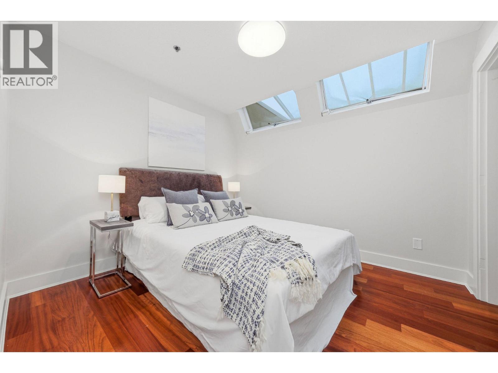 302 2455 BELLEVUE AVENUE, West Vancouver