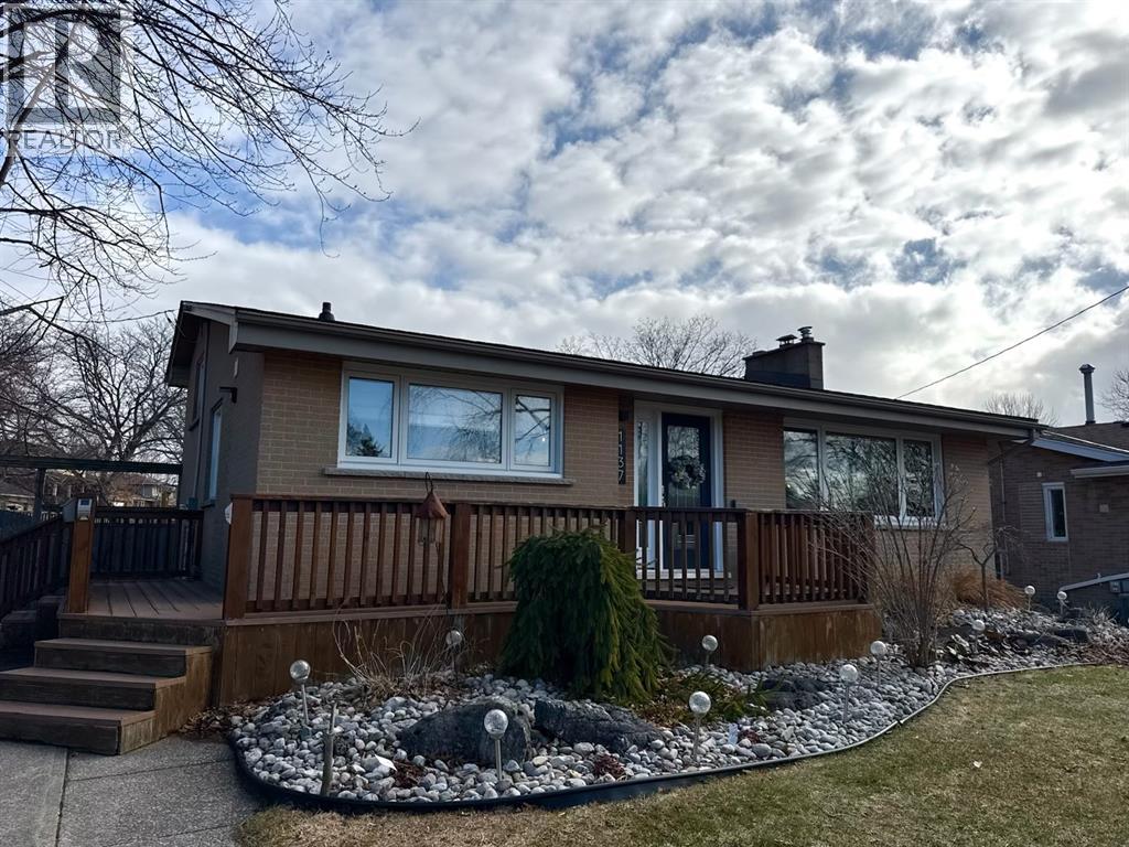 1137 Gurd STREET - 3