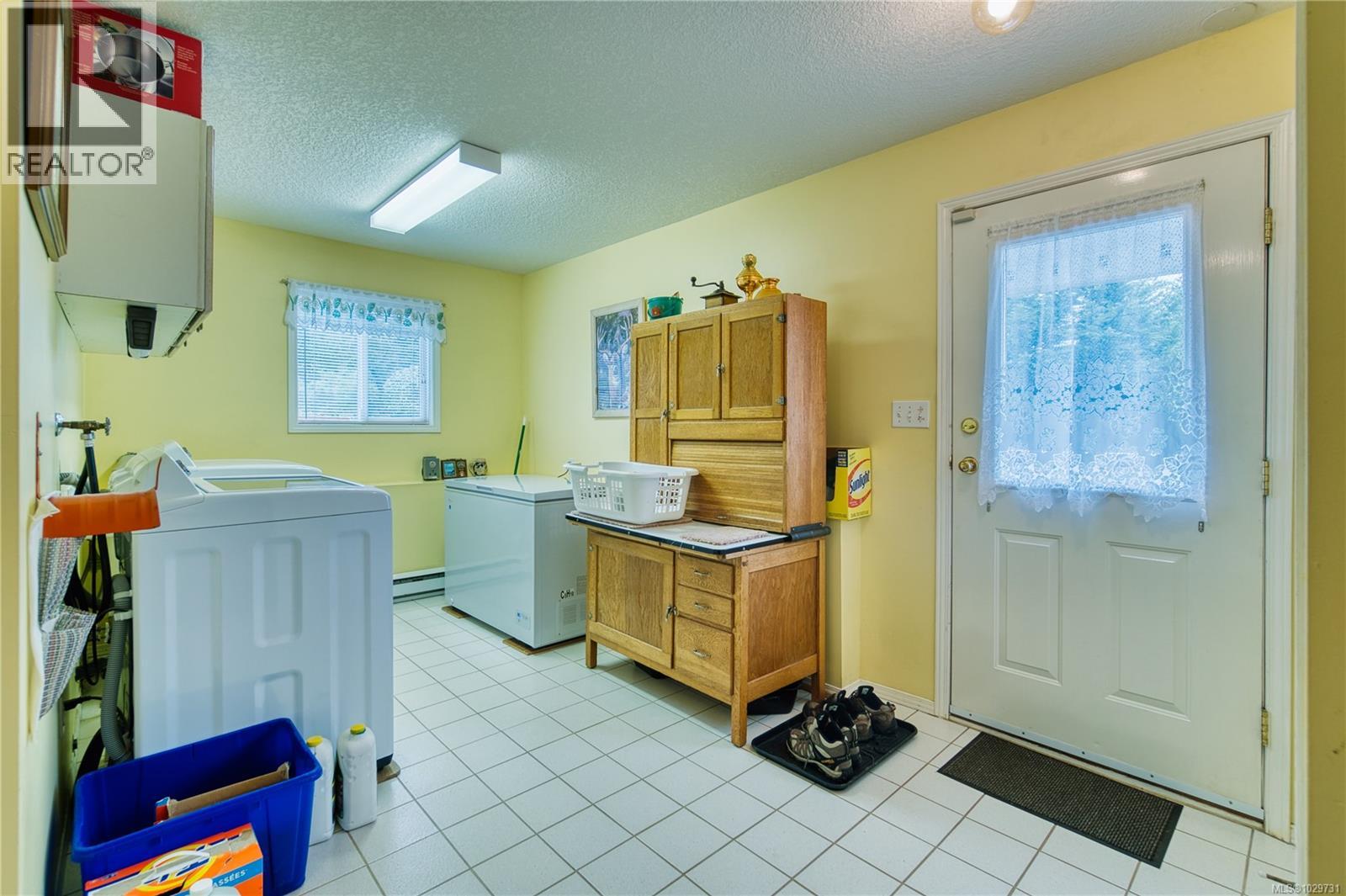 1443 FIDDICK CRES - 69