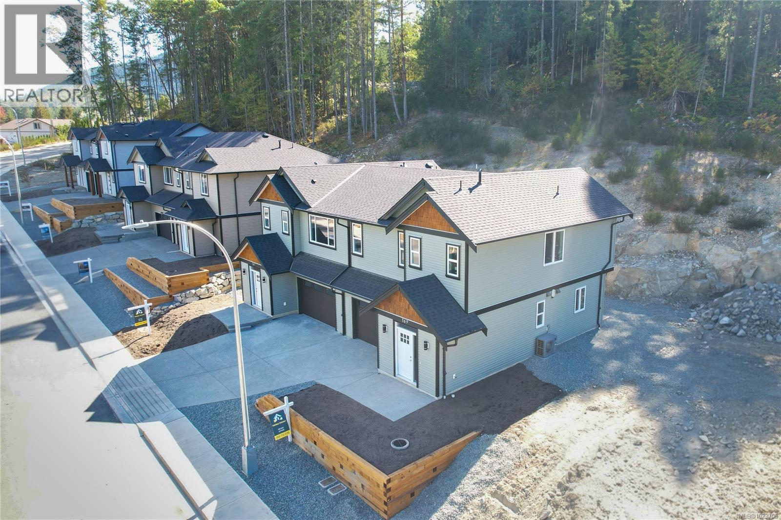169 Hunter Way - 3
