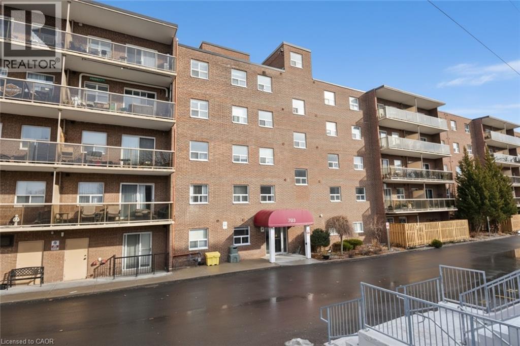 #205 793 COLBORNE Street - 4