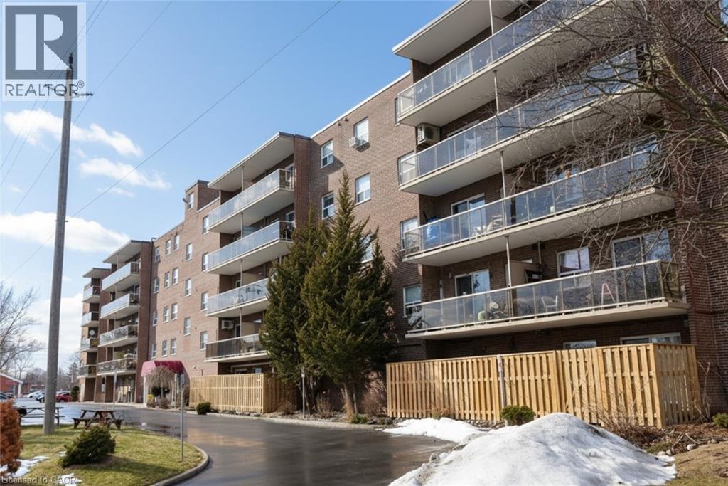 #205 793 COLBORNE Street - 3