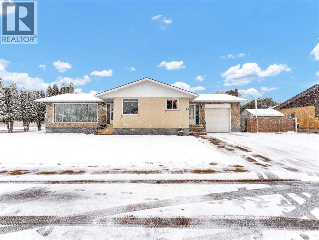 Single Family House Bungalow for Sale in  Markwick Drive SE Connaught Medicine Hat 