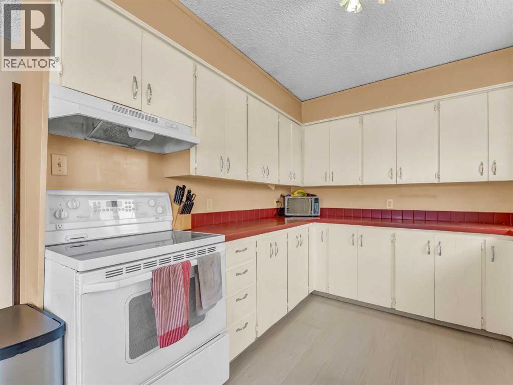 Single Family House Bungalow for Sale in  Markwick Drive SE Connaught Medicine Hat 