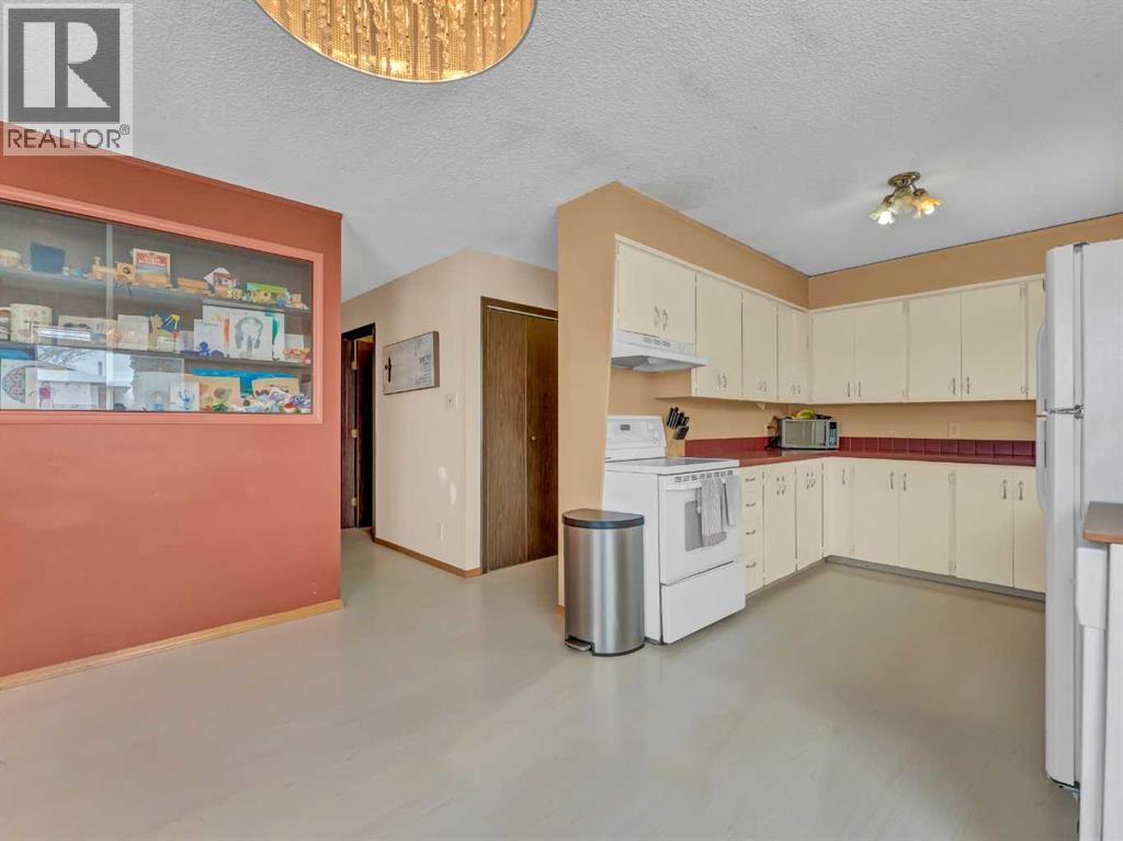 Single Family House Bungalow for Sale in  Markwick Drive SE Connaught Medicine Hat 