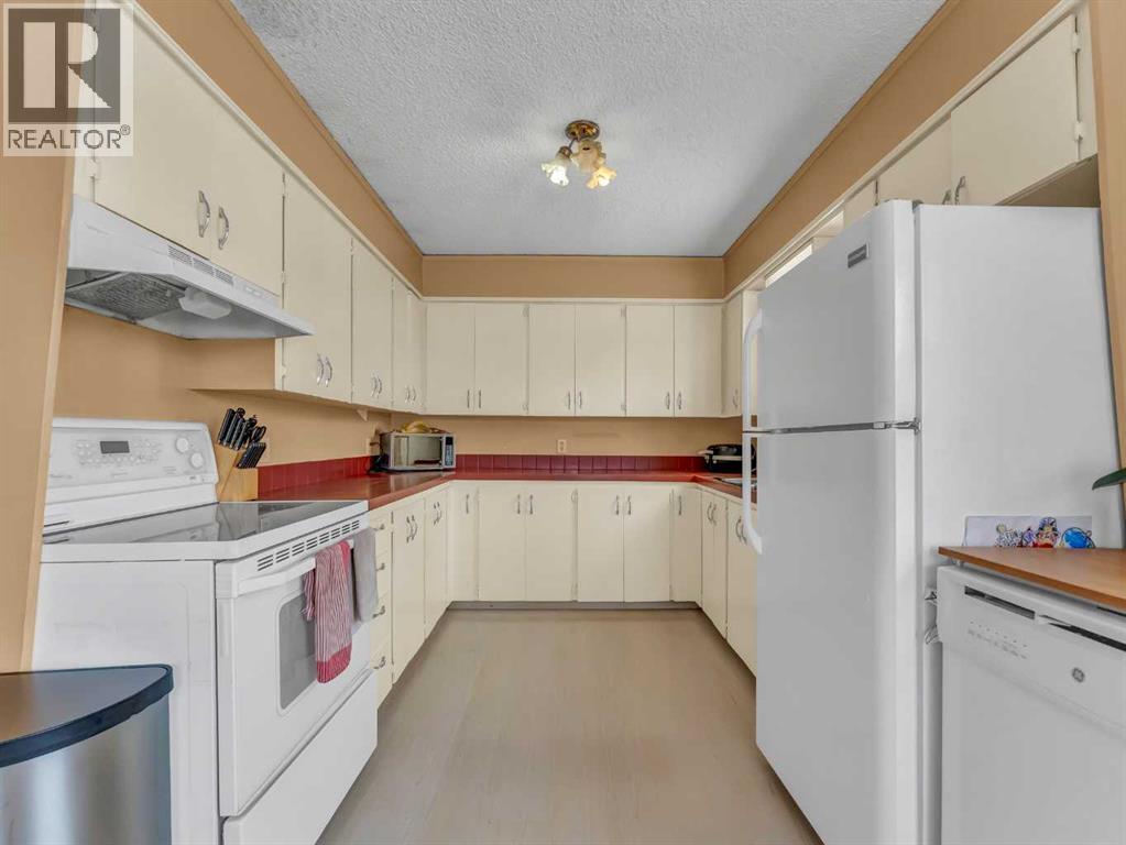 Single Family House Bungalow for Sale in  Markwick Drive SE Connaught Medicine Hat 