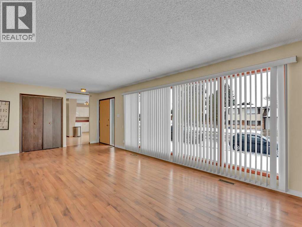 Single Family House Bungalow for Sale in  Markwick Drive SE Connaught Medicine Hat 