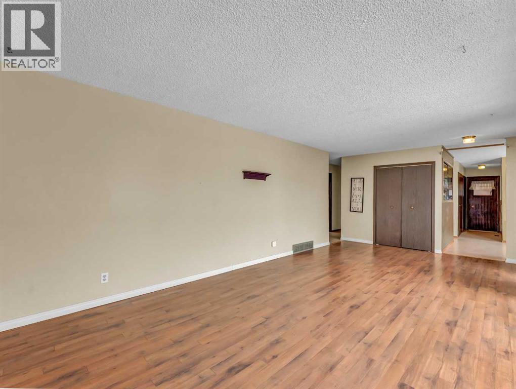 Single Family House Bungalow for Sale in  Markwick Drive SE Connaught Medicine Hat 