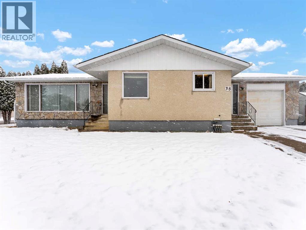 Single Family House Bungalow for Sale in  Markwick Drive SE Connaught Medicine Hat 