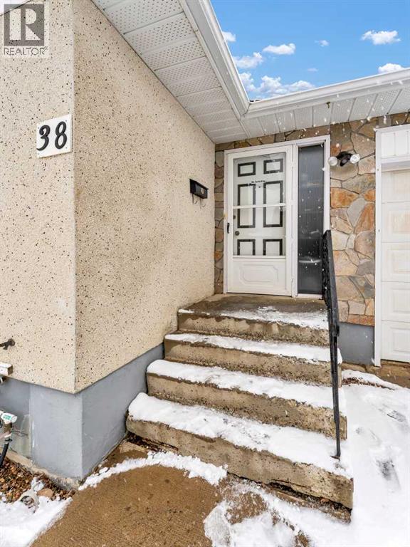 Single Family House Bungalow for Sale in  Markwick Drive SE Connaught Medicine Hat 