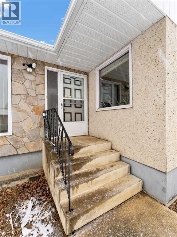 Single Family House Bungalow for Sale in  Markwick Drive SE Connaught Medicine Hat 